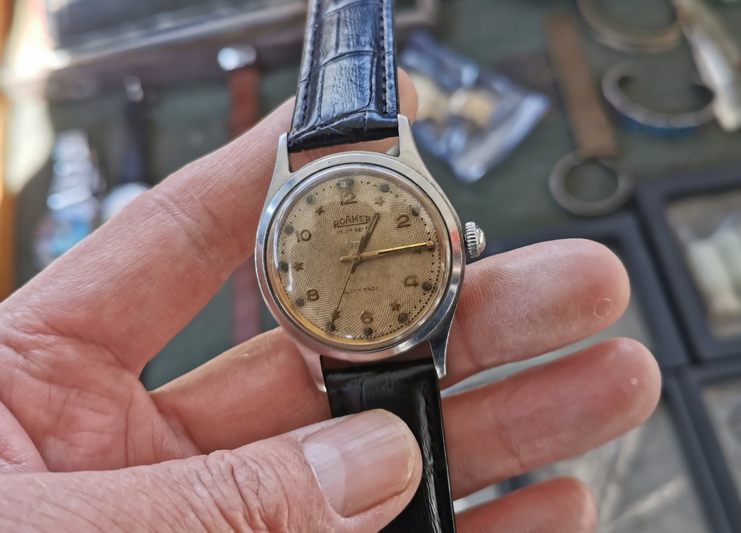 古玩市场古董表,逛古玩地摊淘到旧书