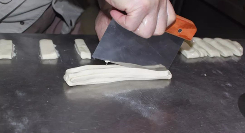 早餐面食技术培训油条配方,早餐店油条做法和配方的全过程