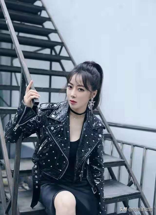 陈紫函皮衣照 (陈紫函低领礼服照片)