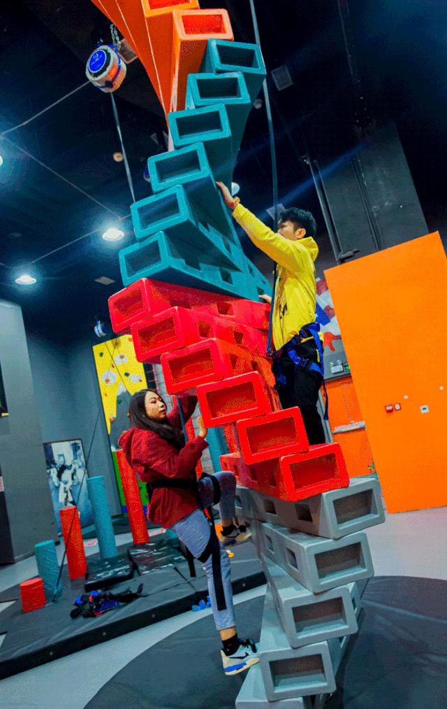 滑滑梯和蹦床乐园,弹力空间蹦床滑梯