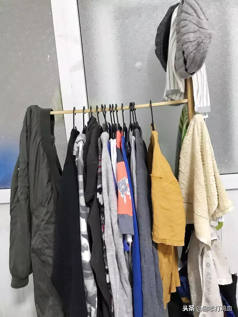 极简的我，没有衣柜，没有化妆品