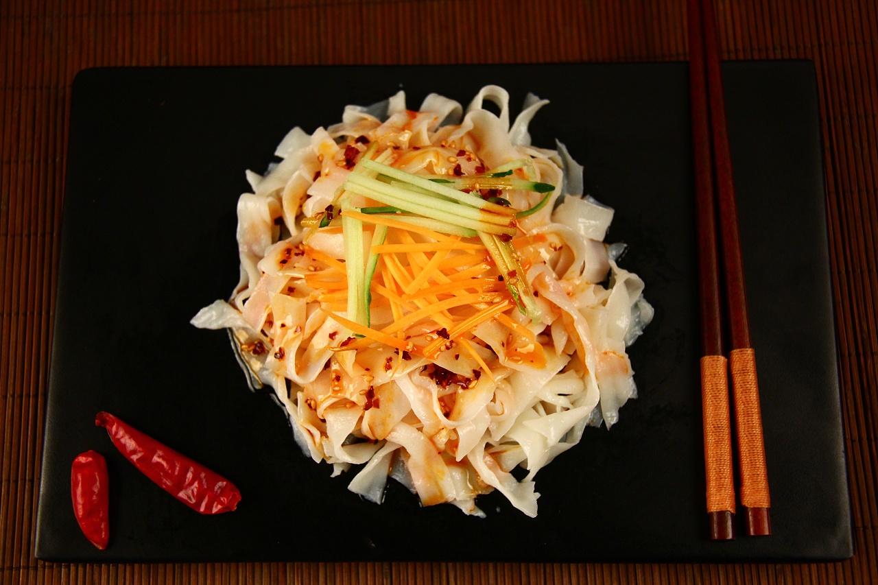 西安人吃了这么多年的凉皮，居然还不知道这个秘密！