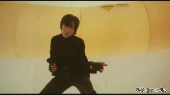 这才是李小龙最经典的电影,周星驰电影致敬李小龙