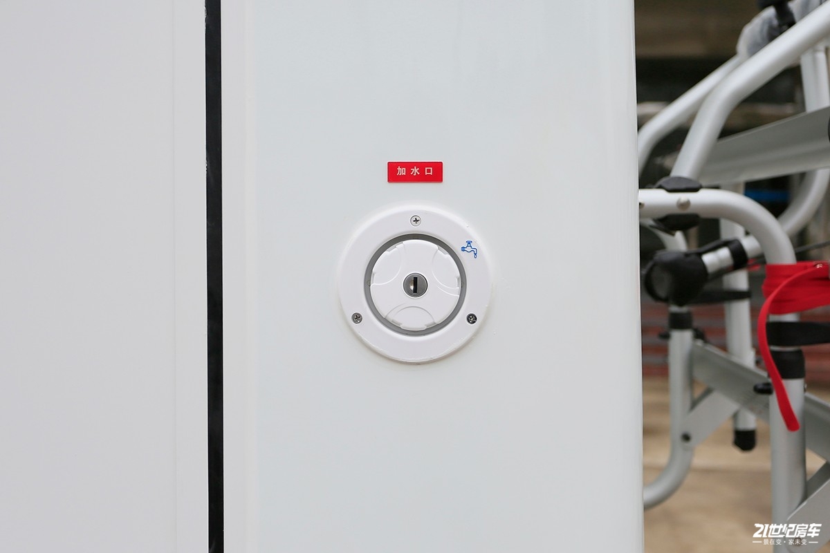 性价比入门房车,新飞国六平头轻卡房车