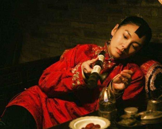 张雨绮回应鼻子一大一小不对称,张雨绮现在的鼻子怎么了