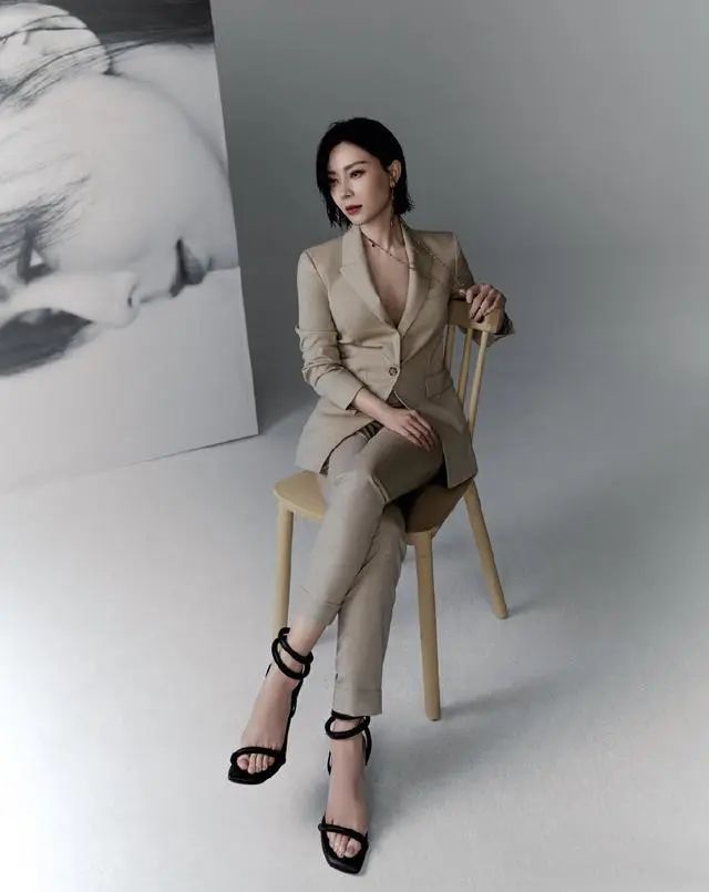 陈数露一袭一字肩短装,陈数露一字肩一袭短装