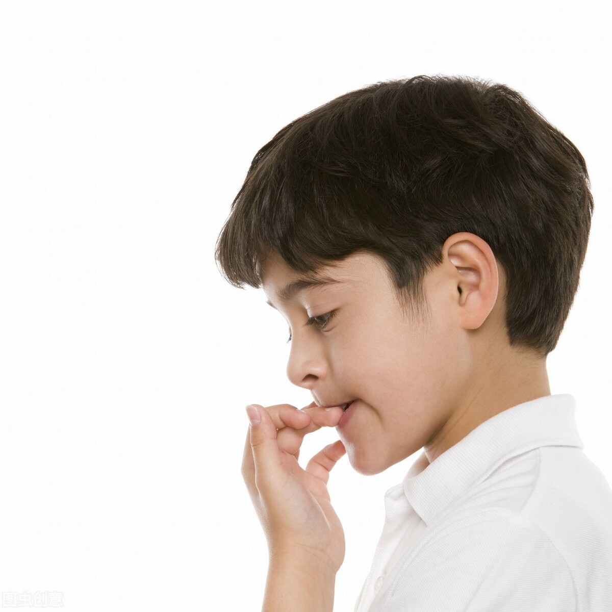 孩子12岁有心理问题怎样引导,18孩子咬指甲如何进行心理疏导