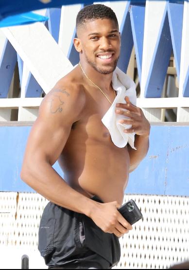 安东尼约书亚出场画面,安东尼约书亚空击