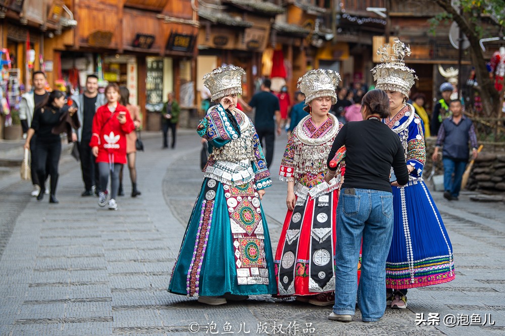 贵州租苗服多少钱,贵州景区租苗服