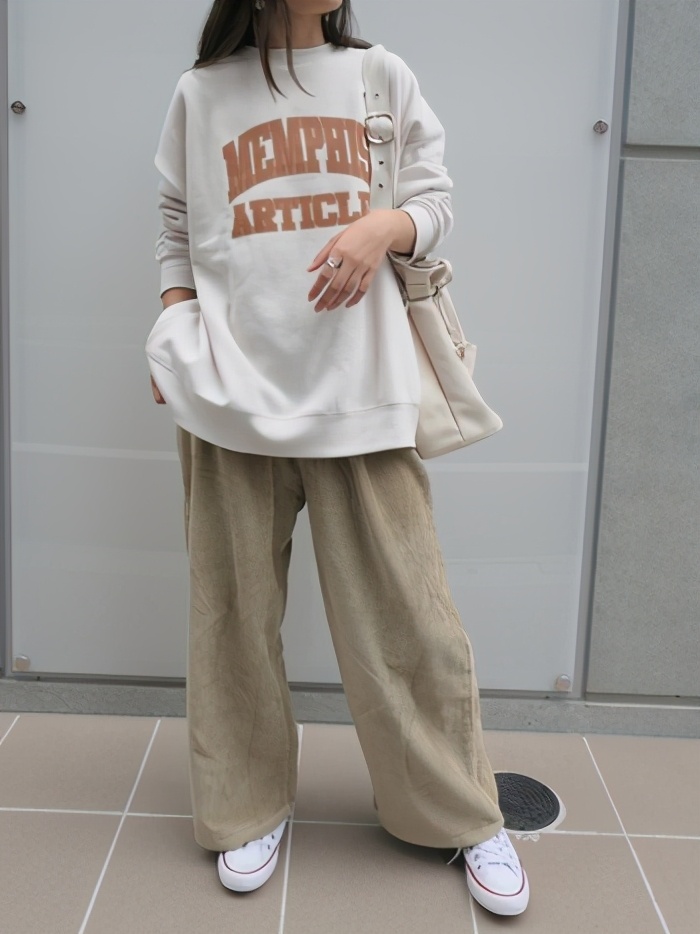 夏季灯芯绒裤的最佳搭配,穿搭复古潮的灯芯绒裤子也超百搭