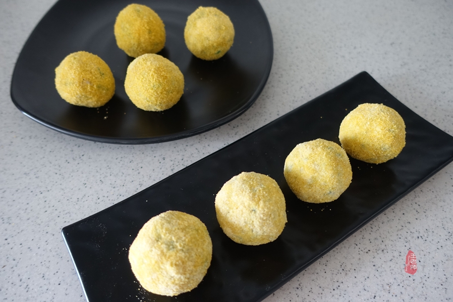 常吃玉米助消化!菜团子这么做,6分钟出锅,薄皮大馅特喧软