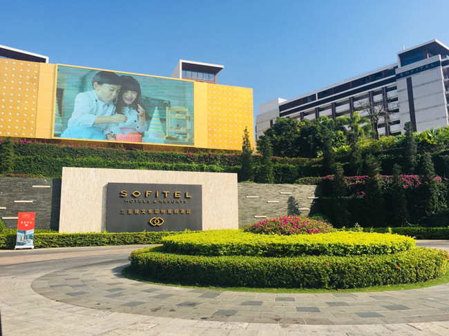 一条海棠路，半座三亚城：“海岛第一路”背后蕴藏怎样的资源密码