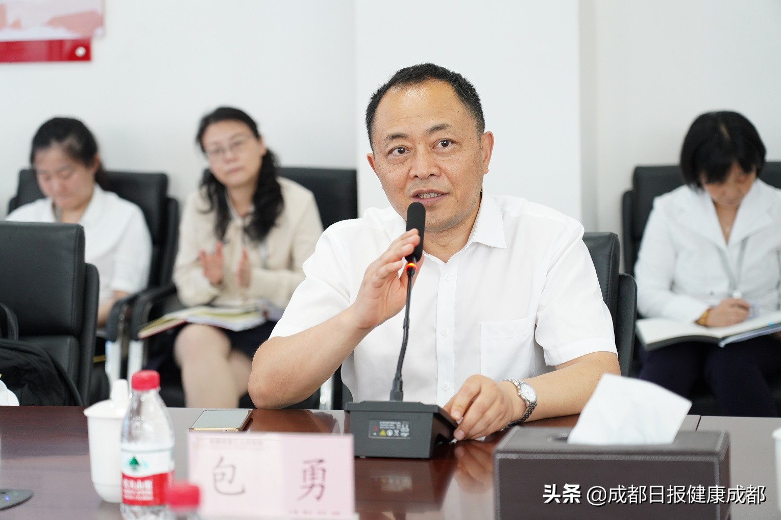 成都市第七人民医院：聚力打造“呼吸四驱”四位呼吸专家以不同的专长相互配合，形成呼吸系统疾病的黄金组合