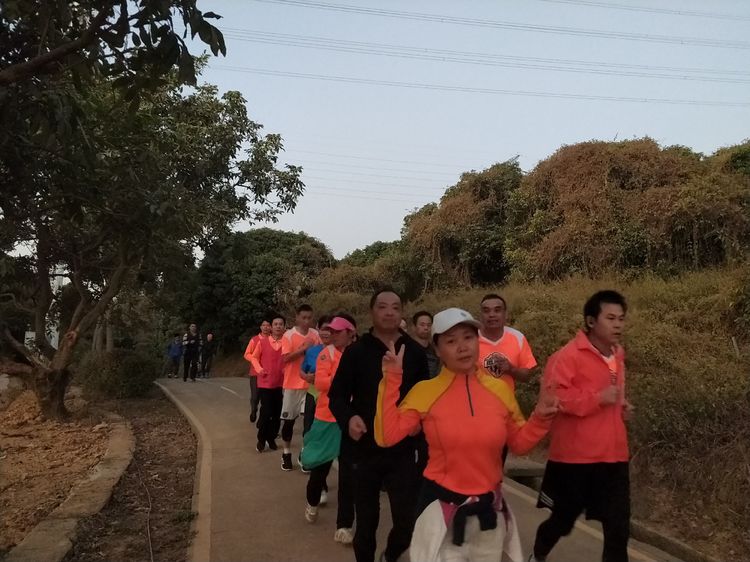 魅力深马，微马同行！六约微马助力深圳国际马拉松