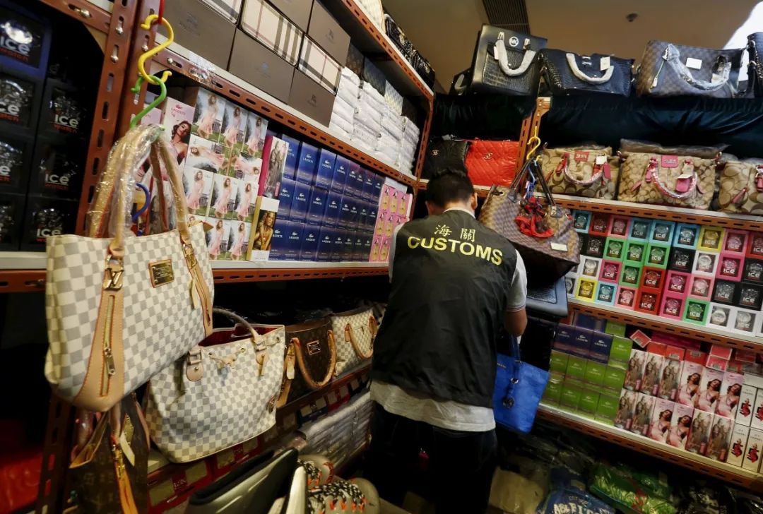 法国巴黎仿冒品,外媒对中国山寨的抨击