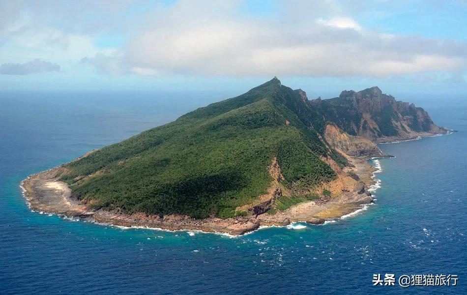 *鱼岛钓**有“花鸟岛”之称，这里是东海的鱼库、油库，主要有8个岛
