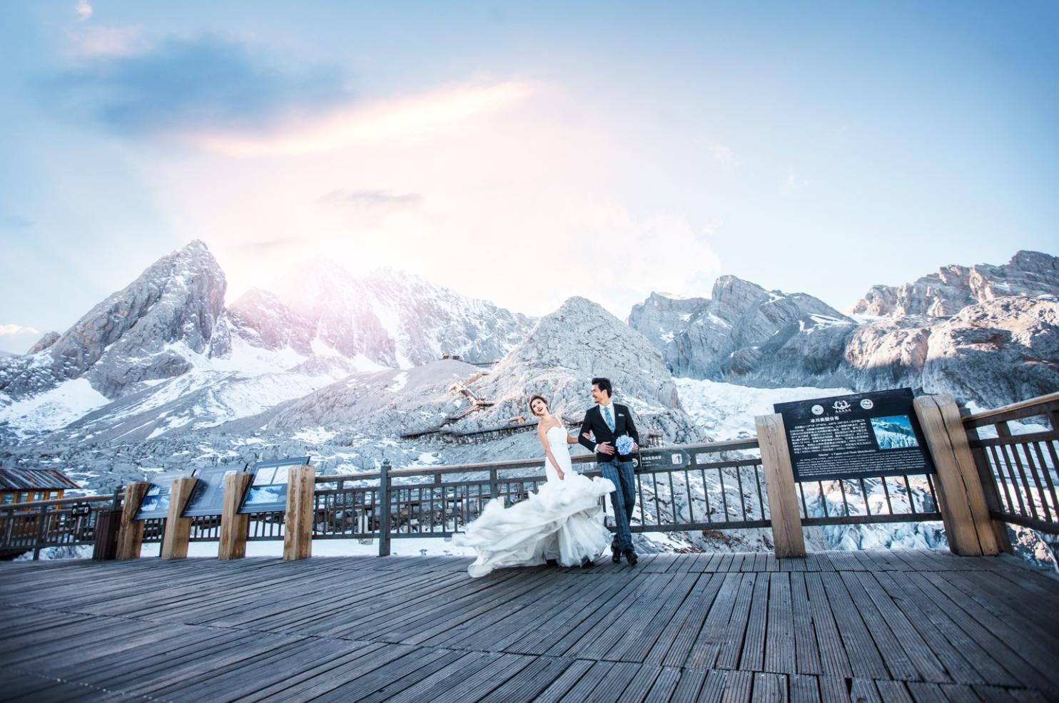 丽江婚纱照旅拍推荐哪家最好,丽江拍婚纱照价格多少钱