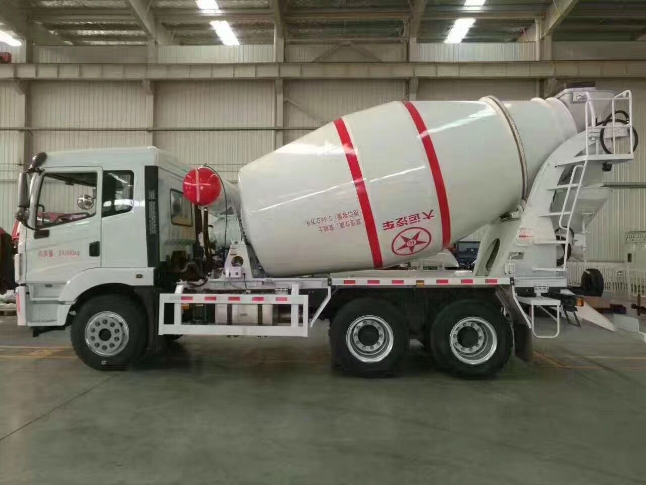 大运搅拌车新款国六前四后八,大运搅拌车价格