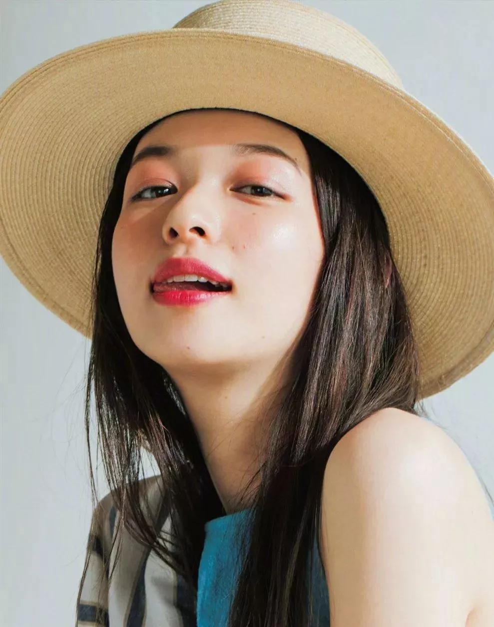 眼影每个人都有吗,眼影都有怎样的画法