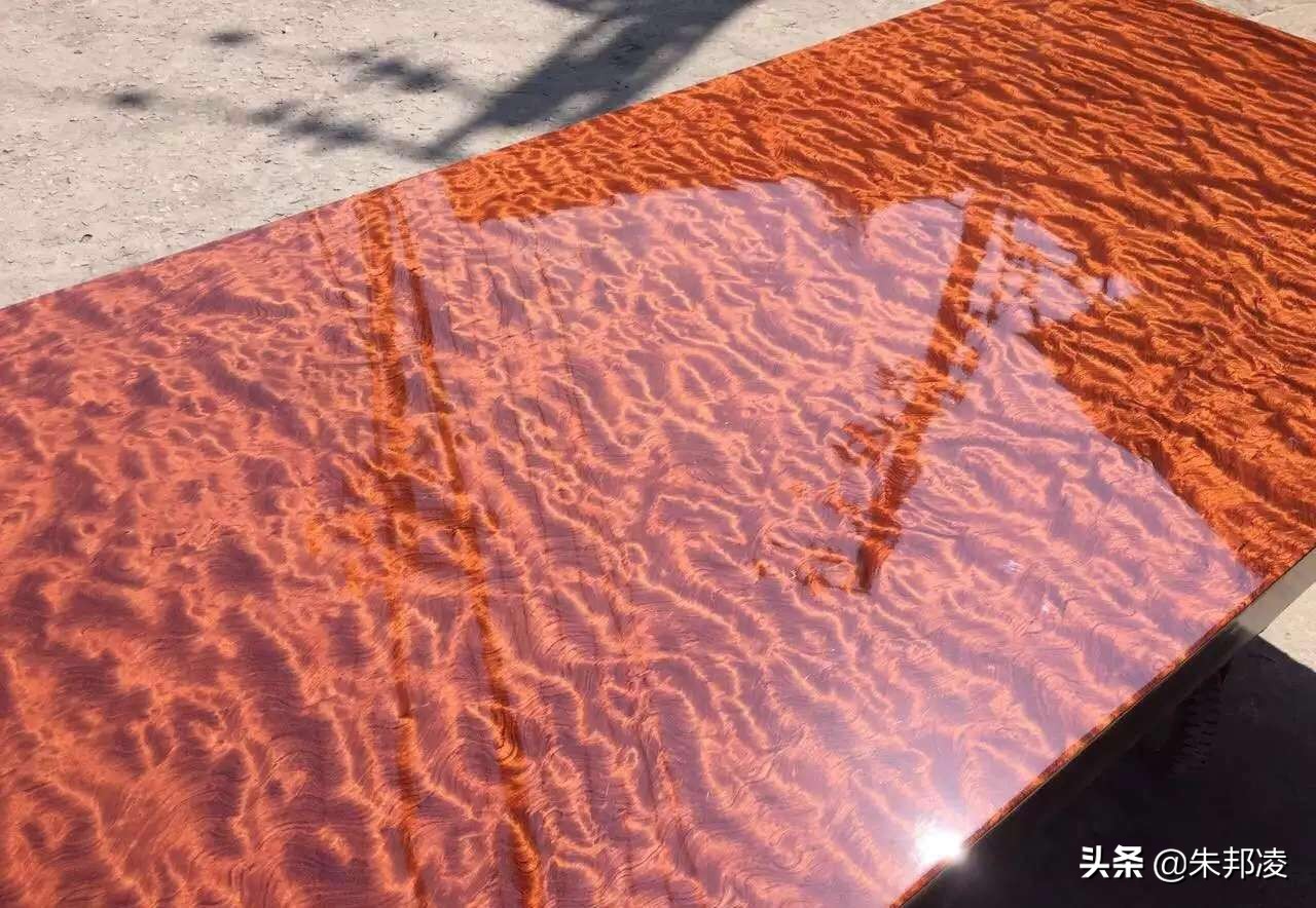 “巴花大板”取代红木成收藏新宠？原木来自3000年“非洲树王”