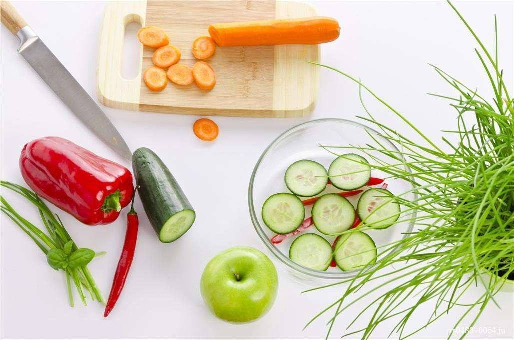 换季混油皮脸干到爆皮怎么办,干性皮肤脸出油护理