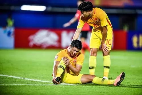 在巴萨889天里，有350天在受伤登贝莱之外还有哪些著名玻璃人