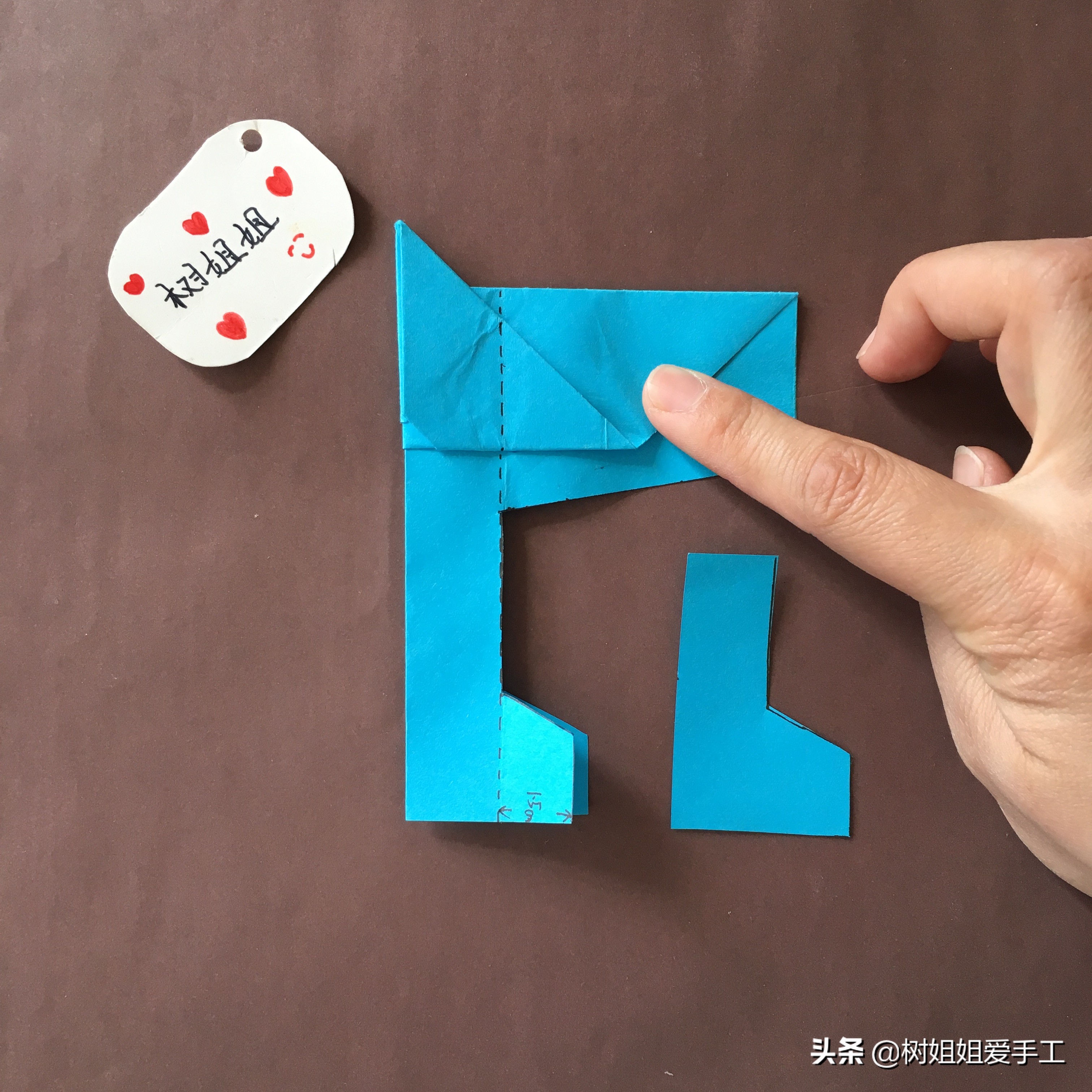 飞机折纸飞得又远又稳折法,正方形折纸飞得最远的纸飞机折法