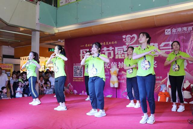 民众多种方式庆祝母亲节,母亲节高州