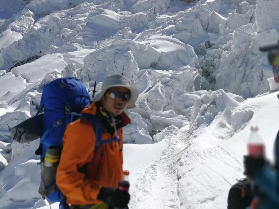 马纳斯鲁纪录片,马纳斯鲁日照金山