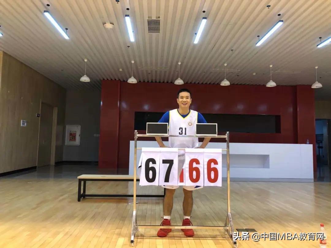 篮球友谊赛丨汇丰对阵中欧，一分险胜