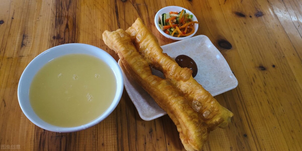 农村夫妻开早餐店年赚100万,90后小伙开早餐店