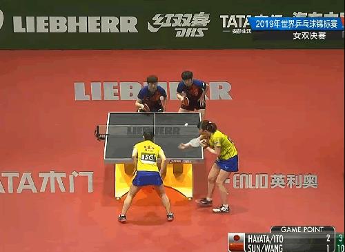 局点这个球，据说是乒乓球历史上首个“假动作”诞生，王曼昱制造