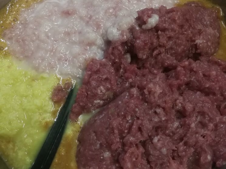 做馄饨的虾仁要不要加生粉,小馄饨的馅儿怎么调才嫩