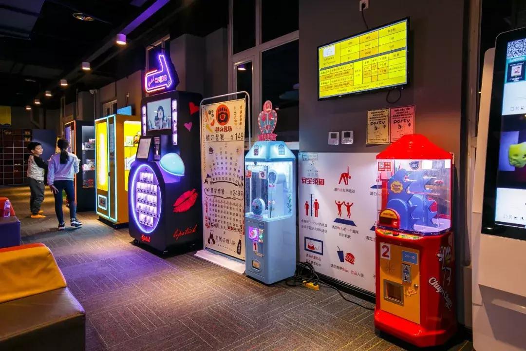 蹦床乐园闯关攀岩,蹦床馆嗨玩