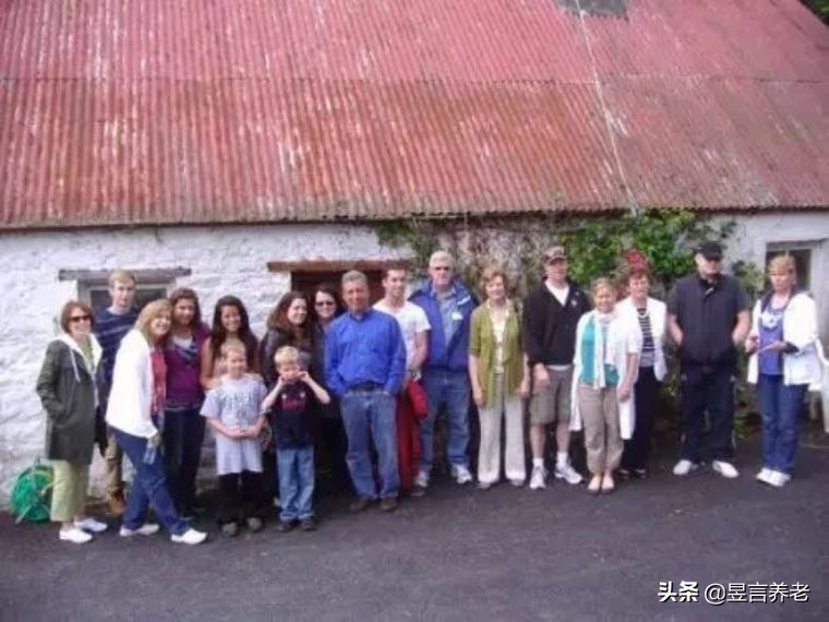 戴15元手表，租一居室，秘密捐出560亿，这位老人活出上帝的模样