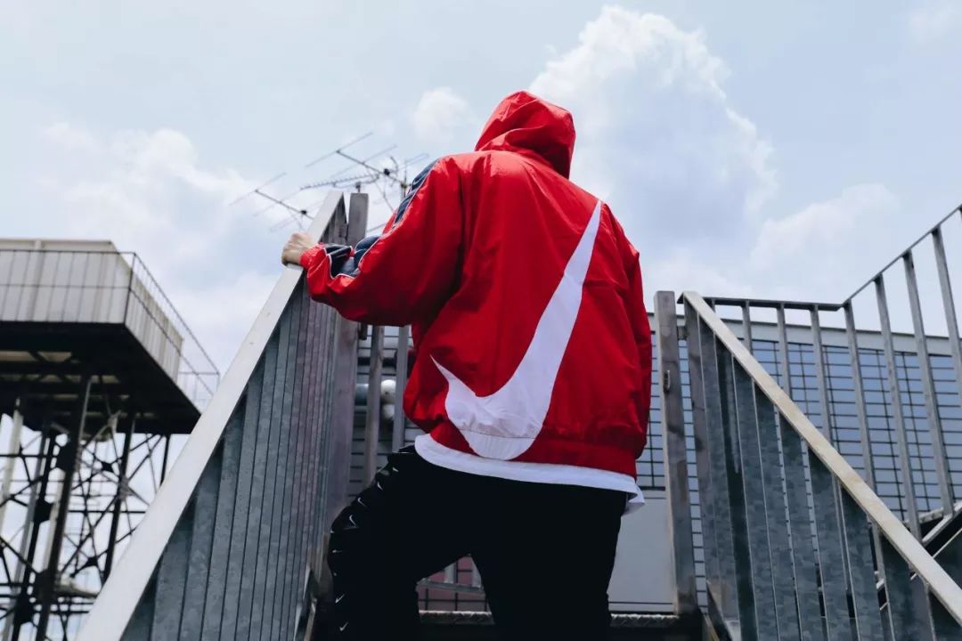 只有nike才有倒钩吗,为什么现在的耐克有4个勾