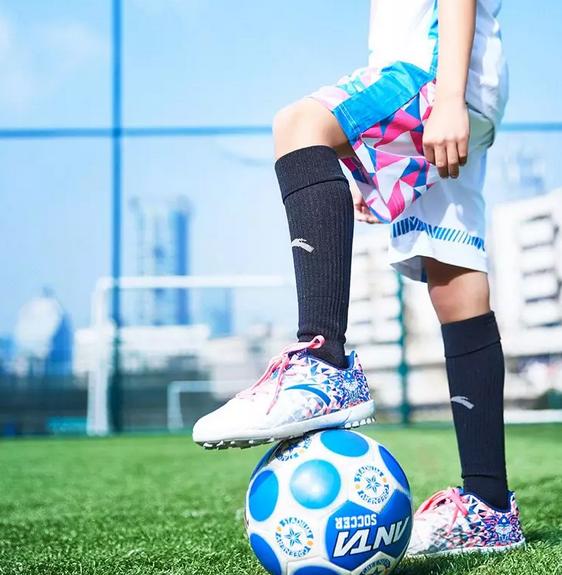 想要PK足球小将？这身装备助你一臂之力