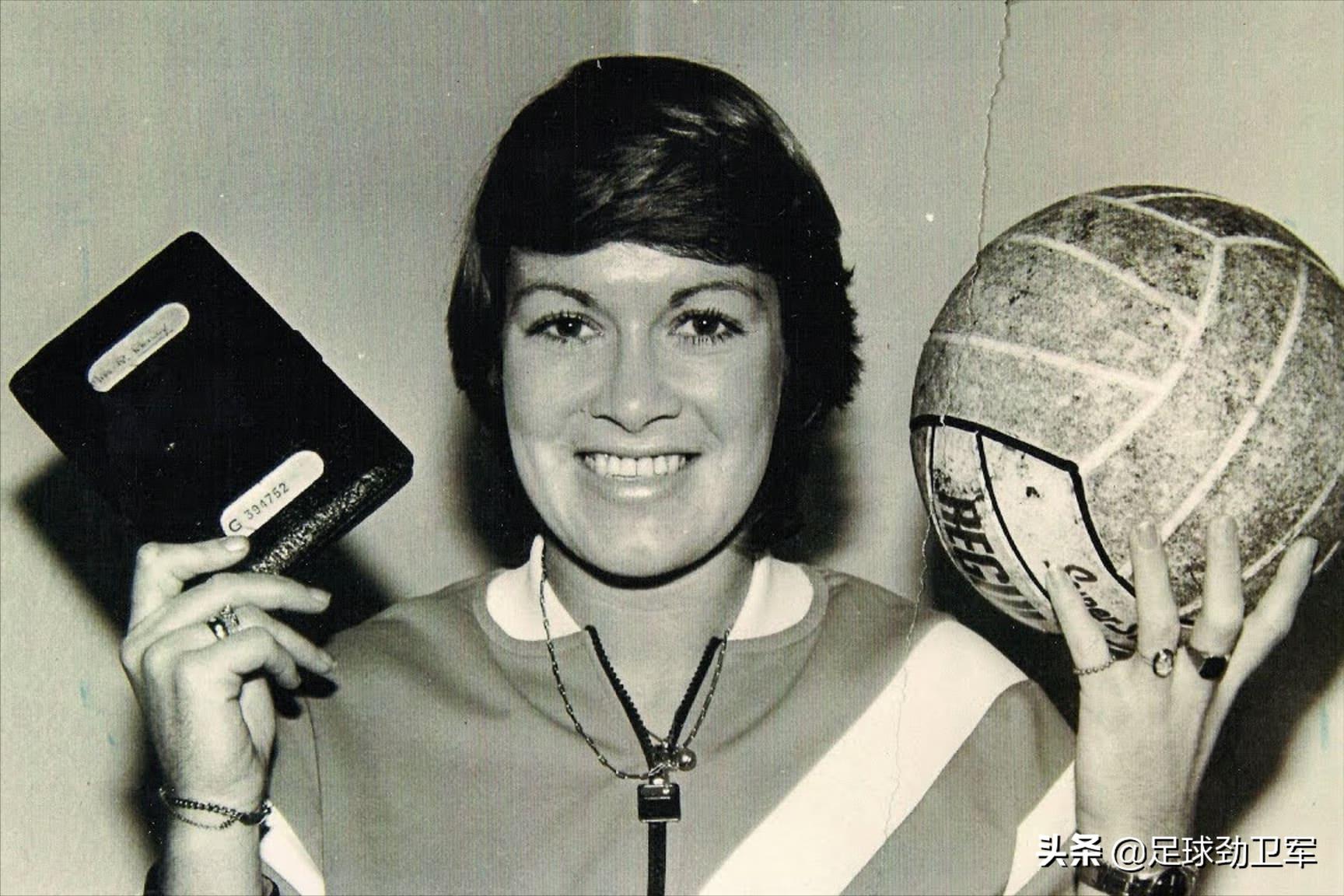 凭勇敢的心，一女驭二“夫”：足球游侠列传