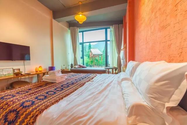 莫干山幽静住宿,莫干山恒温泳池度假酒店