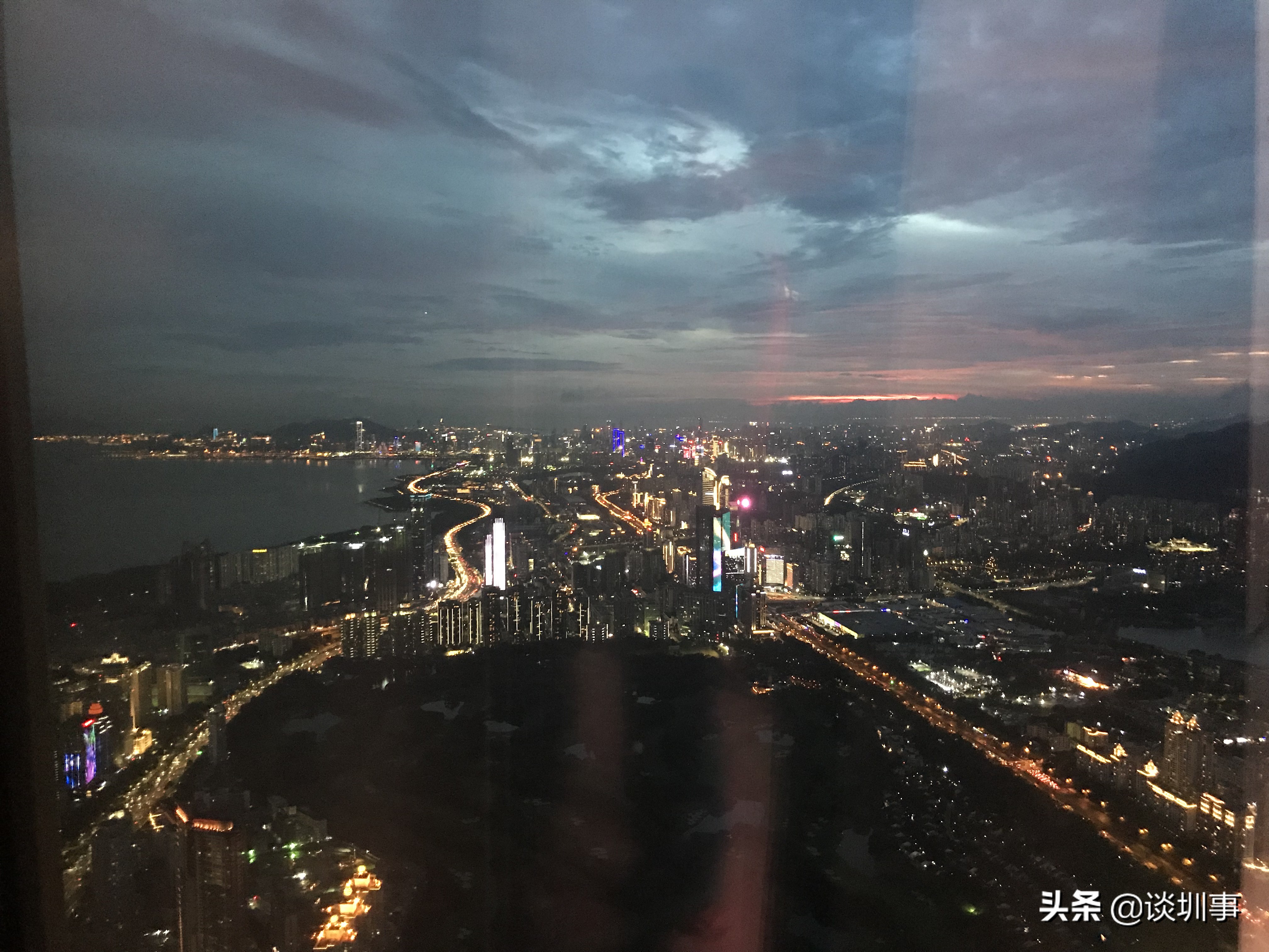 登顶深圳第一高楼,登上深圳平安金融大厦