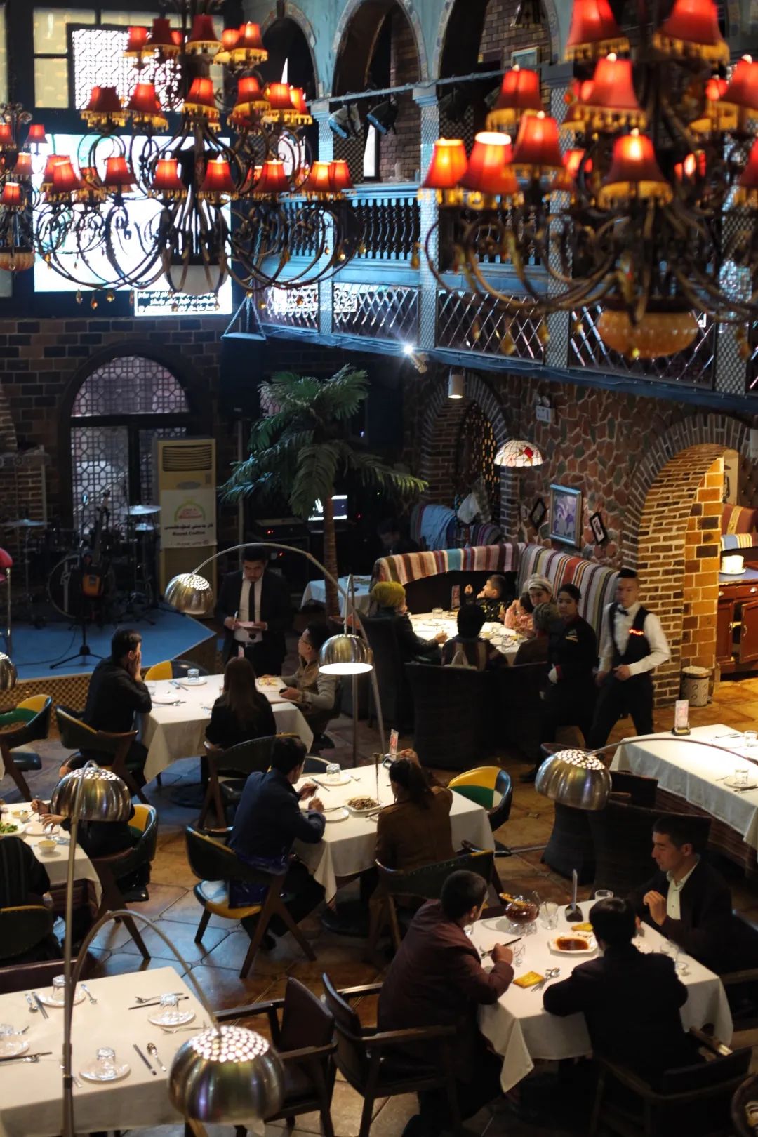 *疆新**都是荒漠戈壁?这几家高颜值餐厅,彻底颠覆你对*疆新**的概念