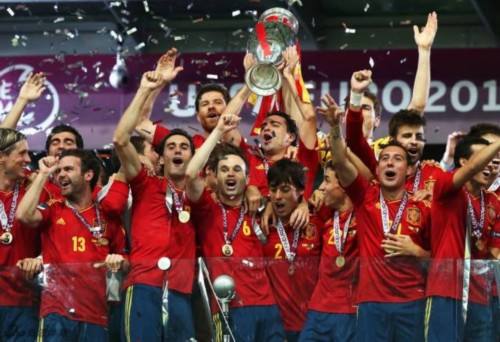 天下足球致敬巴萨大脑哈维,天下足球感动文案哈维