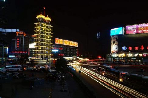 「郑州晚报」社长评论：我们的激情和梦想在奔跑路上激荡