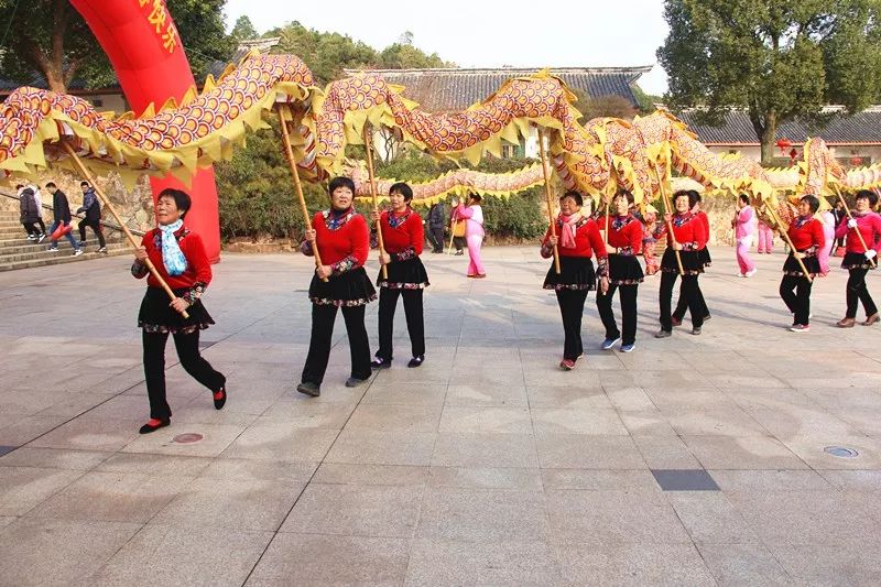 穹窿山风景区:金猪绘新春年味快乐过传统新年!