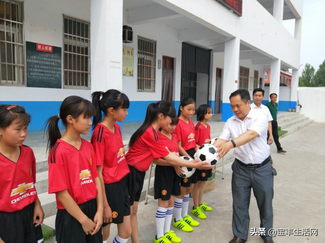 薄弱乡村学校结对帮扶活动方案,宝丰县周庄镇中学足球队