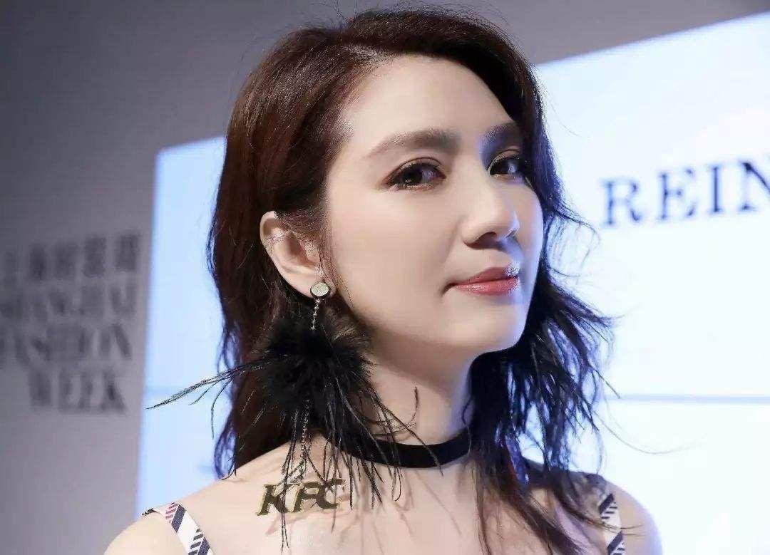 45岁李玟为讨好富豪老公欢心,李玟曾饱受离婚困扰