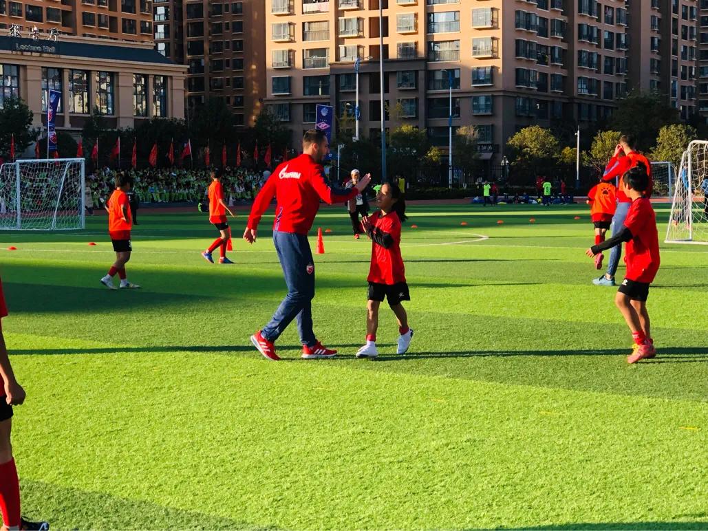 “一带一路彩云之南”国际足球邀请赛走进昆明金岸中学