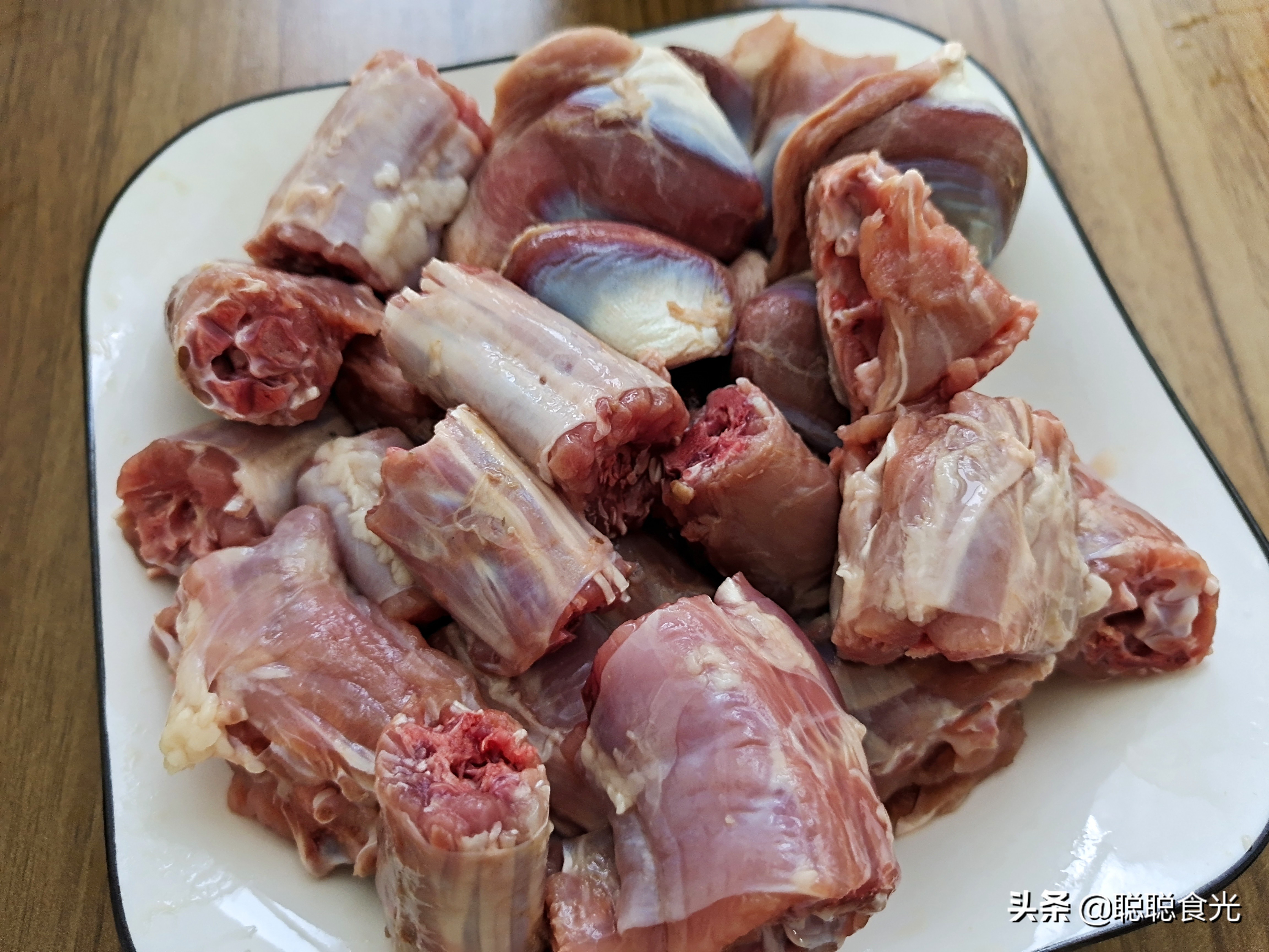 原味鸭脖怎么卤成麻辣的,教你制作麻辣鸭脖的方法