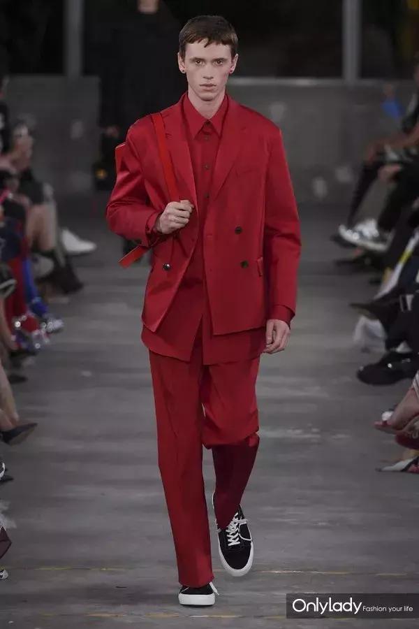 张艺兴valentino东京神图,张艺兴valentino秀场表演