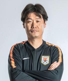 中国足球十大中场,中国足坛30年最强阵容